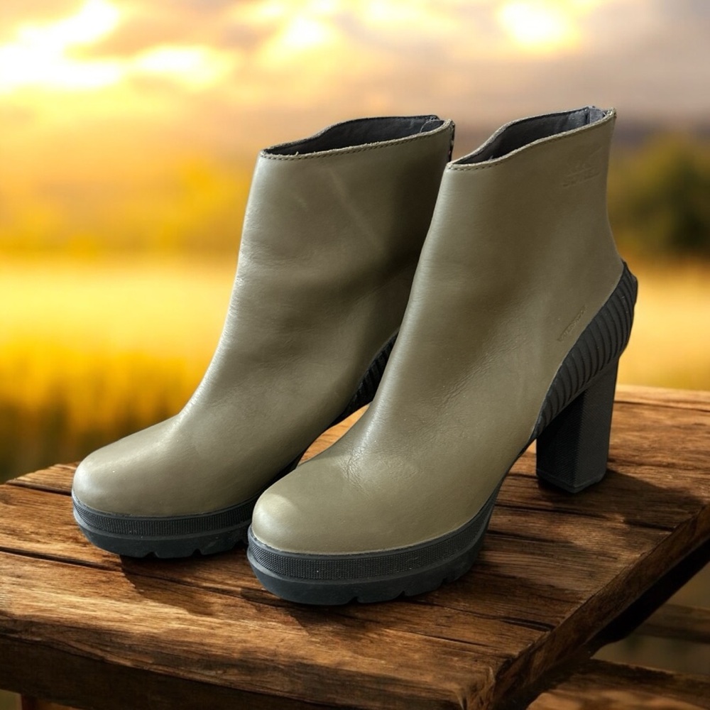 Sorel Waterproof Platform Back Zip Boot - image 1